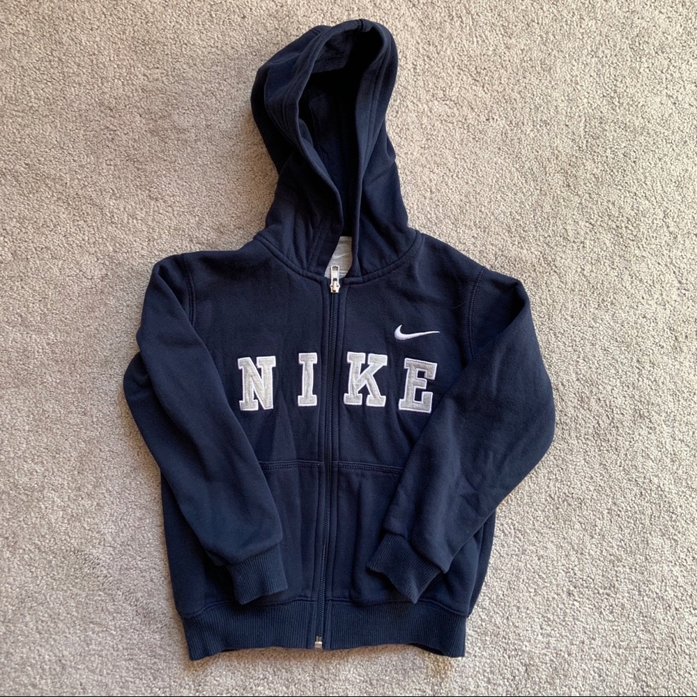 Boy’s navy Nike hooded sweatshirt jacket size 5